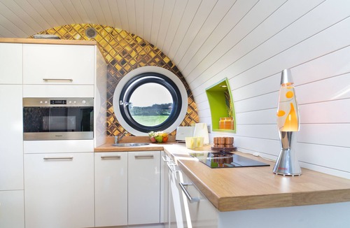 Tal-gareg Cabin | Queen- Next Level Glamping in West Wales