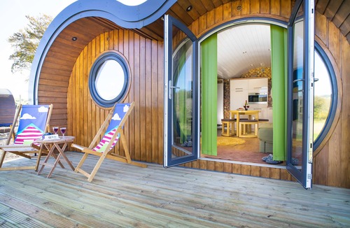 Tal-gareg Cabin | Queen- Next Level Glamping in West Wales