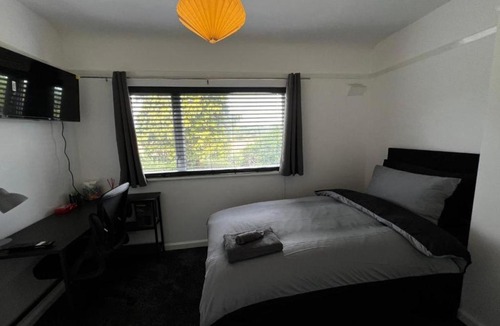 Newark upon Trent Apartment | Quiet 2-Bed with Private Garden and Drive