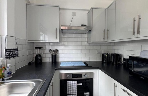 Newark upon Trent Apartment | Quiet 2-Bed with Private Garden and Drive