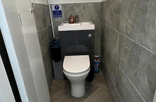 Newark upon Trent Apartment | Quiet 2-Bed with Private Garden and Drive