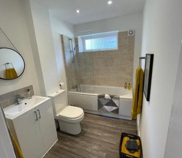 Hereford House | Quiet and Central, Modern Bungalow