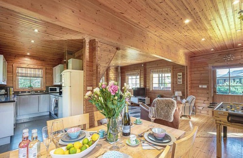 Menai Bridge Cabin | Quiet Anglesey Cabin | Wood Burner | Parking