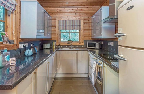Menai Bridge Cabin | Quiet Anglesey Cabin | Wood Burner | Parking