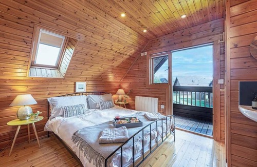 Menai Bridge Cabin | Quiet Anglesey Cabin | Wood Burner | Parking