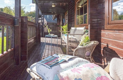 Menai Bridge Cabin | Quiet Anglesey Cabin | Wood Burner | Parking