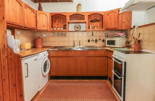 Templecombe Cottage | QUIET CORNER COTTAGE, family friendly, with open fire in Henstridge