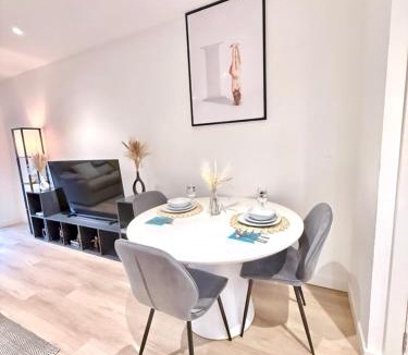 East Ham Apartment | Quiet Hideaway