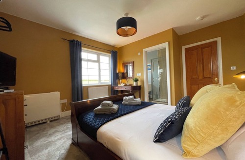 Torpoint House | Rame View - Double Bedroom with En-suite