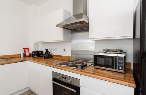 Newport Apartment | Raphael Heights
