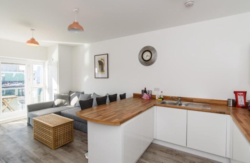 Newport Apartment | Raphael Heights