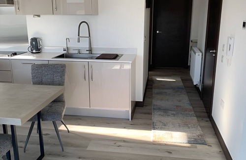 Harlow Apartment | Raphvin Apex Abode - Two bedroom apartment/parking