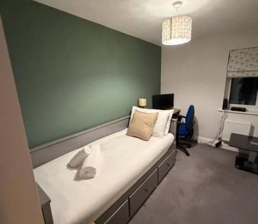 Spencers Wood Apartment | Reading Retreat – 1 Bed with Private Parking