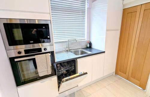 Tunstall Apartment | Recently renovated 4 bed home