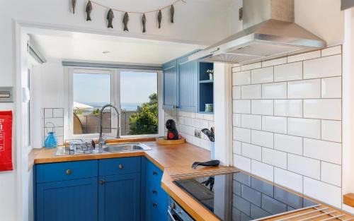Bembridge House | Red Cedars with private Hot tub