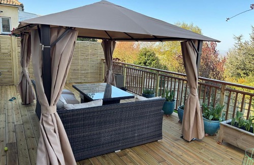 Portishead House | Redcliffe View - Shared Homestay with Resident Show Dogs