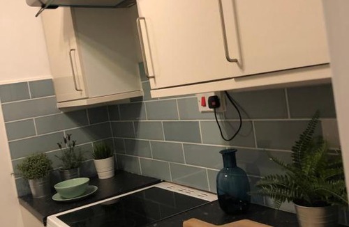 Worcester Apartment | Refurbished city centre pad sleeps 4