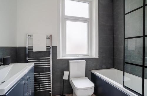 Burnley House | Relax at Raglan Burnley 3BR Home with Parking