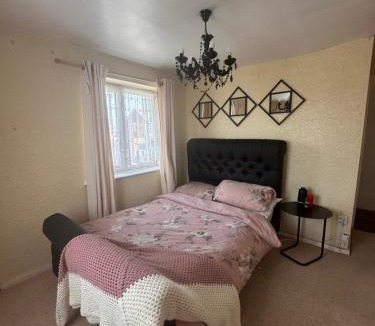 Wednesbury House | Relax Staycation
