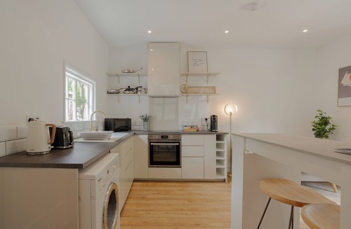 Newbury Cottage | Relaxing Riverfront Cottage with Private Terrace