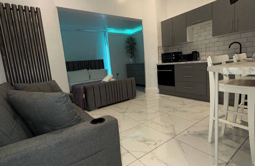 South Shore House | Remarkable 8-Bed House in Blackpool