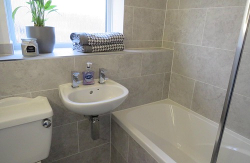 Arnold House | Remarkable and perfect 3 Bed House in Nottingham