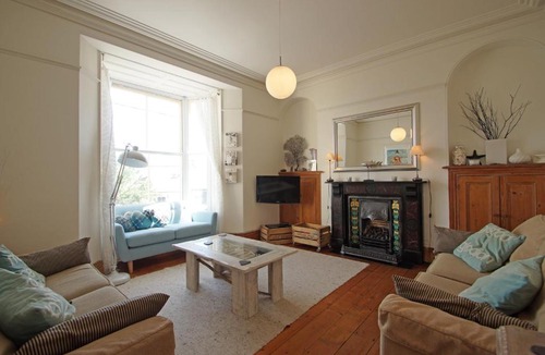 New Quay House | Rhianfa