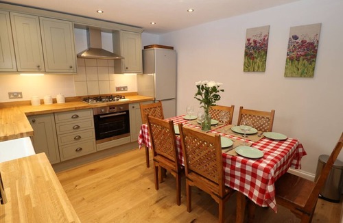 Holestone Moor House | Riber View: A Scenic Retreat