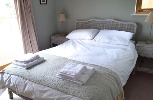 Woodbridge House | River Cottage - Stunning estuary views
