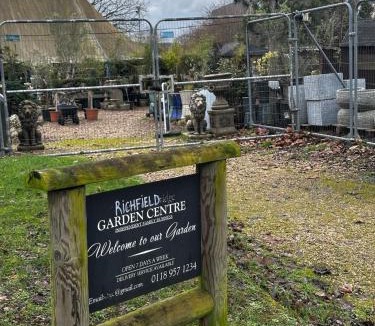 Reading House | River Home next to Town, RailStation with Parking options