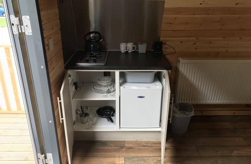 Abercwmboi Cabin | River Pod 3 (Pet Friendly) - a glamping pod that sleeps 2 guests in 1 bedroom