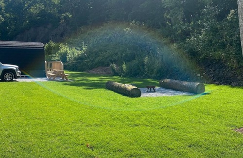 Abercwmboi Cabin | River Pod 3 (Pet Friendly) - a glamping pod that sleeps 2 guests in 1 bedroom