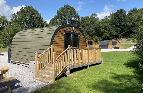 Abercwmboi Cabin | River Pod 3 (Pet Friendly) - a glamping pod that sleeps 2 guests in 1 bedroom