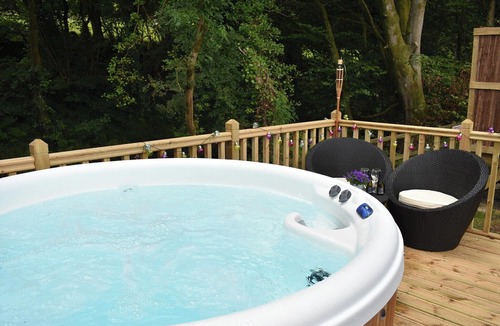 Llanfair Caereinion Cottage | River View 2 is a two berth glamping unit.