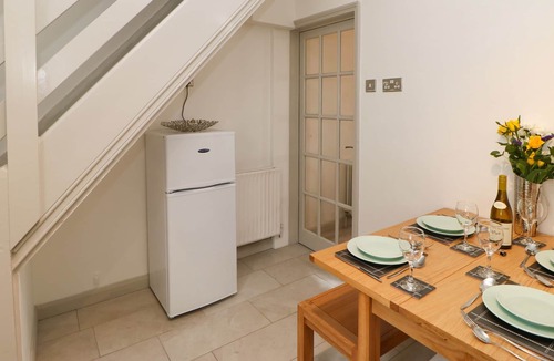 Corbridge Cottage | RIVER VIEW, character holiday cottage, with a garden in Corbridge