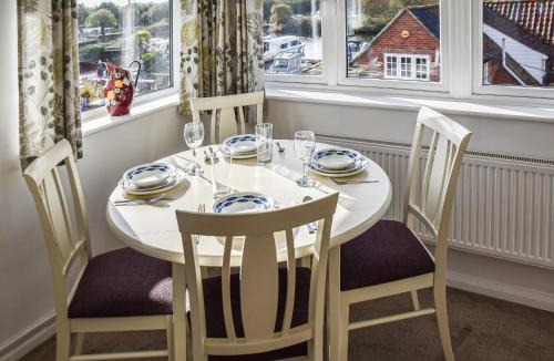 Horning Apartment | River View