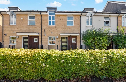 Reading House | Riverfront Retreat in Reading with parking