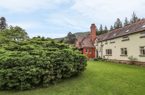 Llandrindod Wells Cottage | RIVERSIDE COTTAGE, pet friendly, with a garden in Llanwrthwl