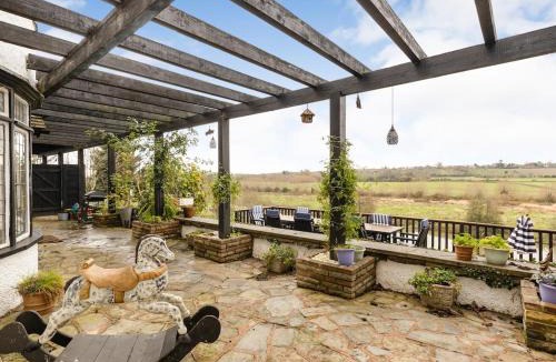 Offenham House | Riverside Manor