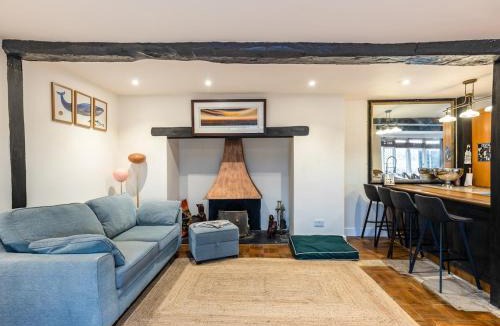 Offenham House | Riverside Manor