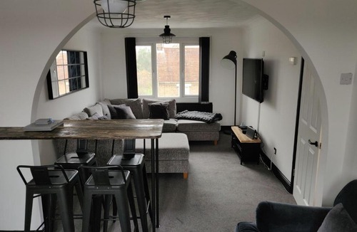 St Neots Apartment | Riverside Park Penthouse Apt 1BR Parking St Neots