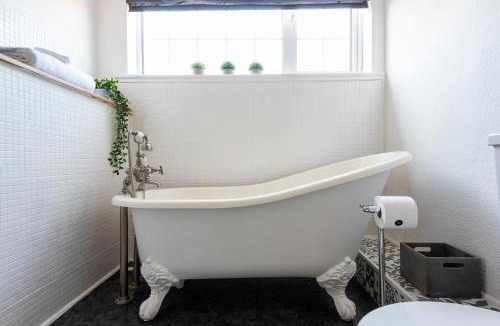 Ollerton House | Riverside Rest