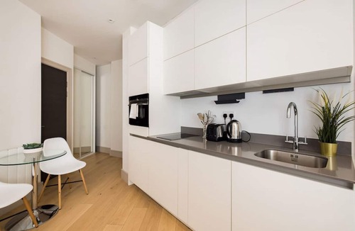 Grove Apartment | Riverside Studio Flat in Kingston