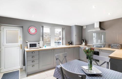 Eshton House | Riverstone Cottage