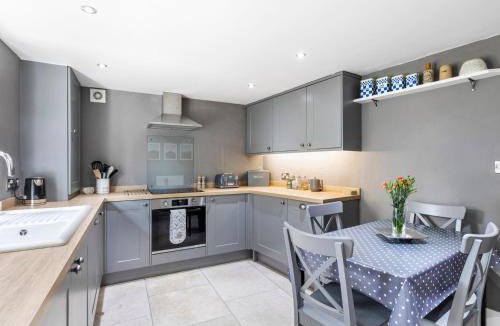 Eshton House | Riverstone Cottage