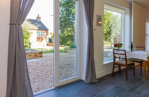 Aldeburgh Apartment | Robin's Egg - sleeps 2 guests in 1 bedroom