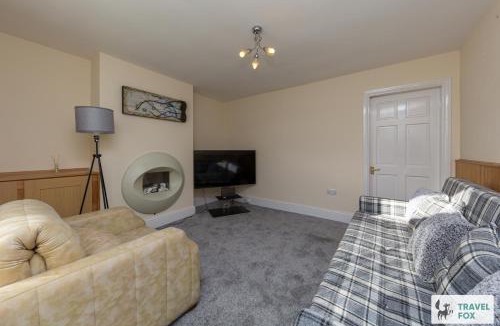Rocester House | Rocester Rest close to Alton Towers & JCB, Netflix
