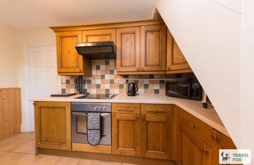 Rocester House | Rocester Rest close to Alton Towers & JCB, Netflix