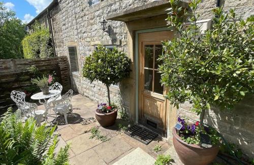 Grindleford Bridge House | Rock View