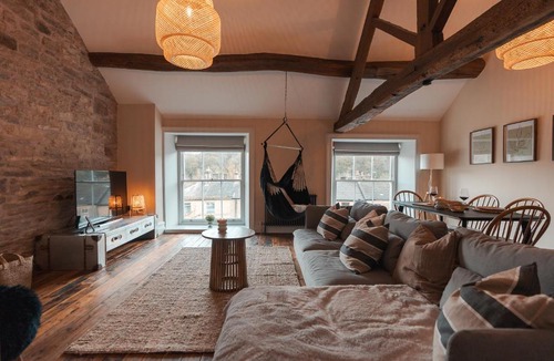 High Peak Apartment | Roger Suite